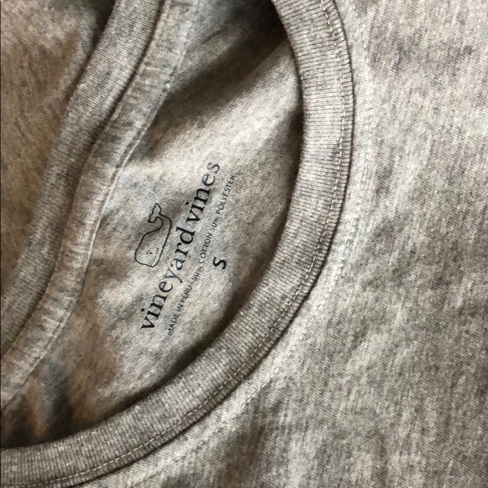 5 Vineyard Vines shirts - Picture 7 of 8